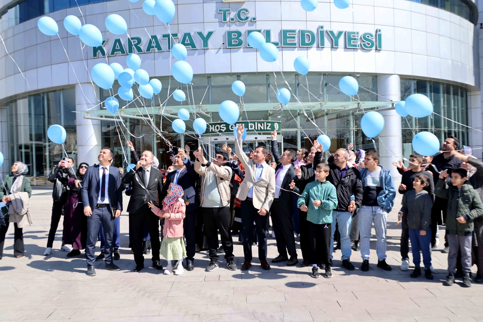 Konya Karatay&rsquo;da mavi balonlar g&ouml;ky&uuml;z&uuml;ne bırakıldı