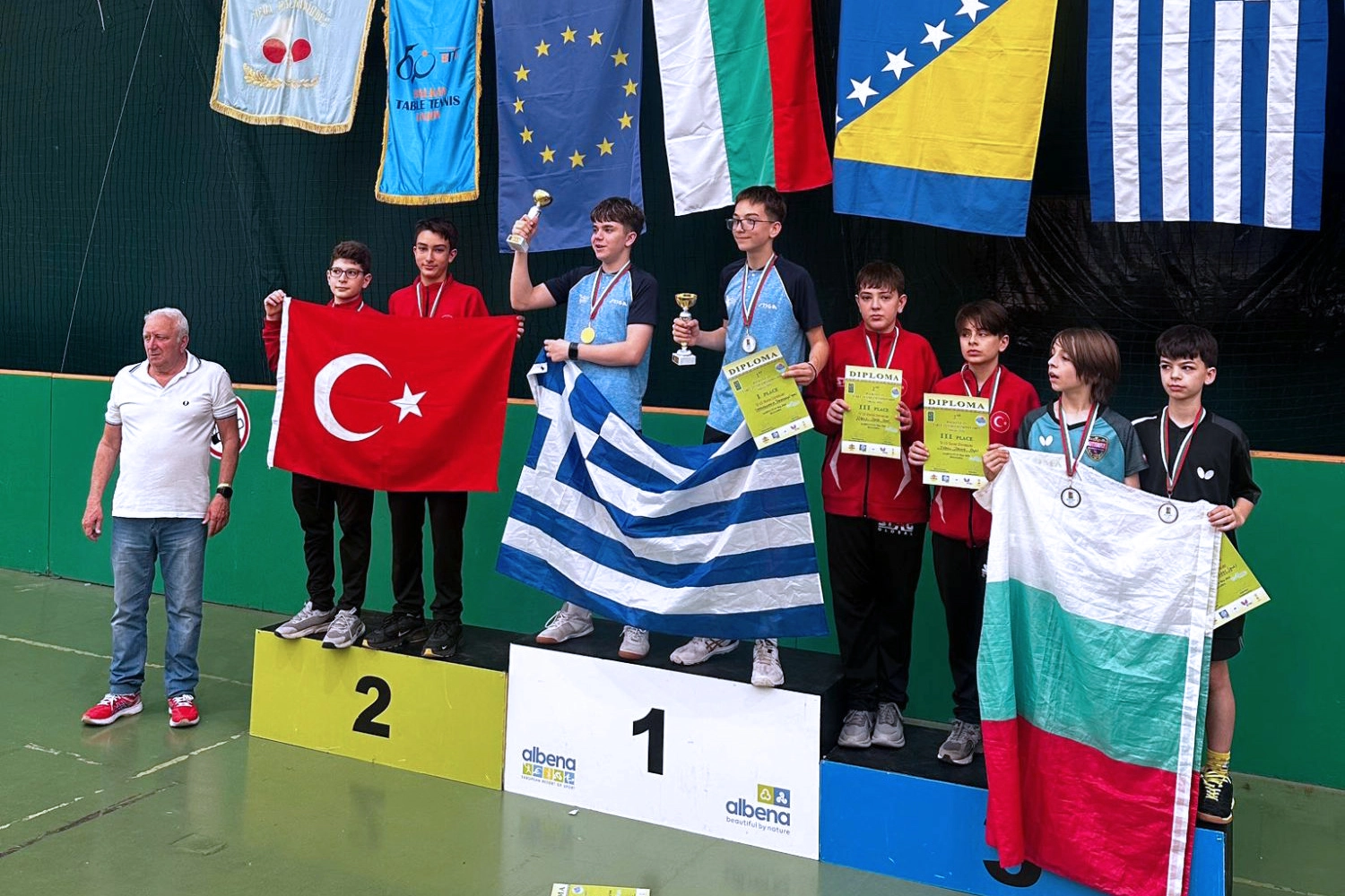 Balkanlar'dan milli formayla madalyalarla d&ouml;nd&uuml;