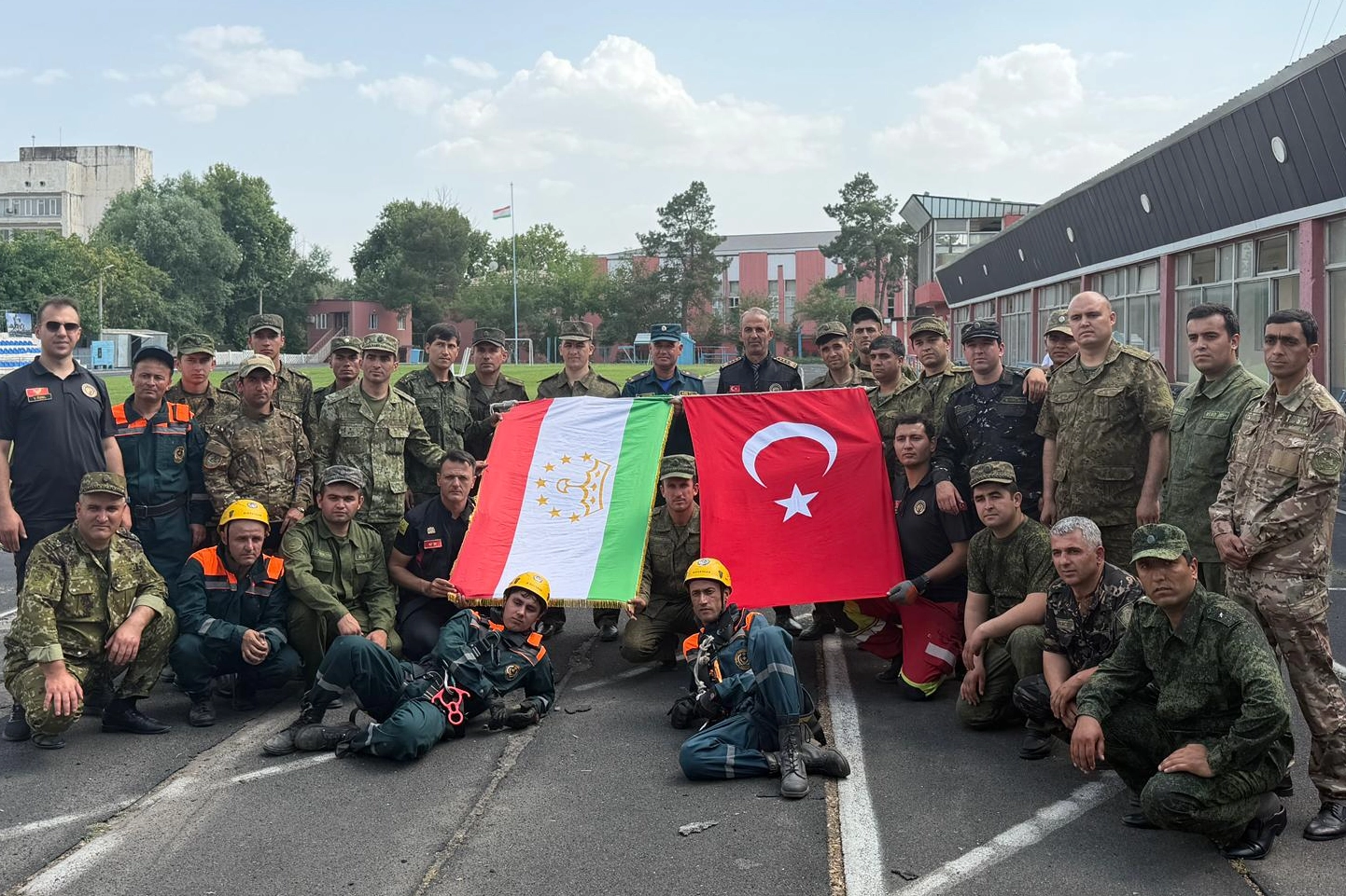 Konya B&uuml;y&uuml;kşehir&rsquo;den Tacikistan&rsquo;da y&uuml;ksek katlı yapılara m&uuml;dahale eğitimi