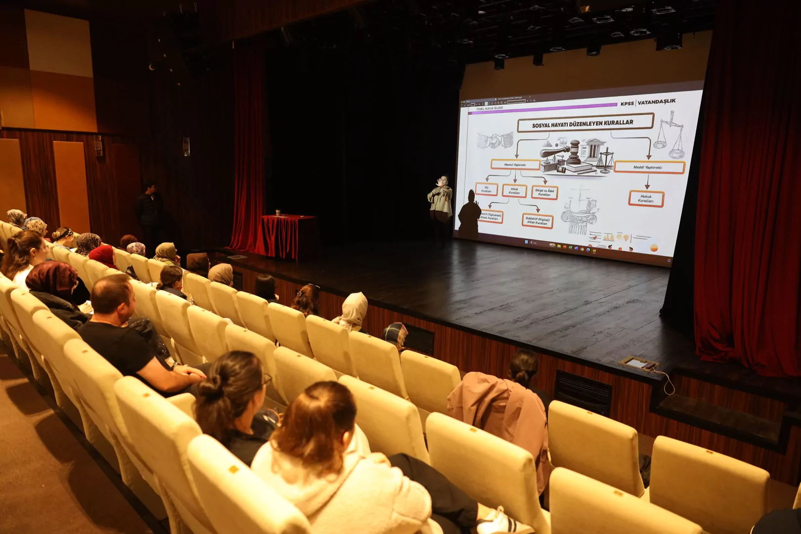 KPSS &Ouml;n Lisans adayları sınav &ouml;ncesi bilgilerini tazeledi