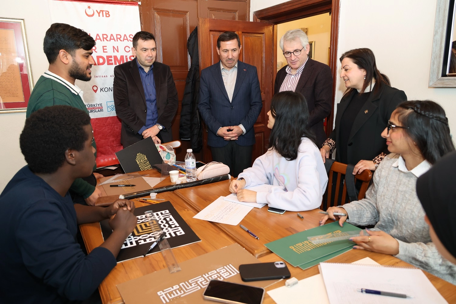 Konya Karatay'da 48 &uuml;lkeden &ouml;ğrenciler sanatla buluştu