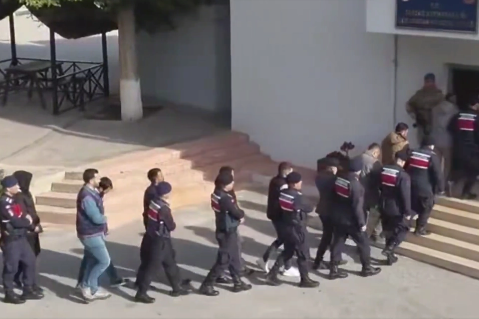 Jandarmadan 123 zehir tacirine g&ouml;zaltı! 465 bin hap ele ge&ccedil;irildi