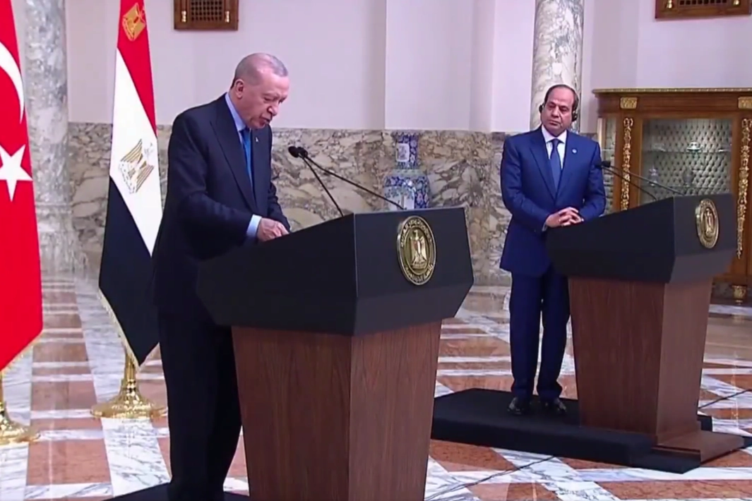 Cumhurbaşkanı Erdoğan es-Sisi ile g&ouml;r&uuml;şt&uuml;... Ticaret, turizm ve b&ouml;lgesel barış g&uuml;ndemde
