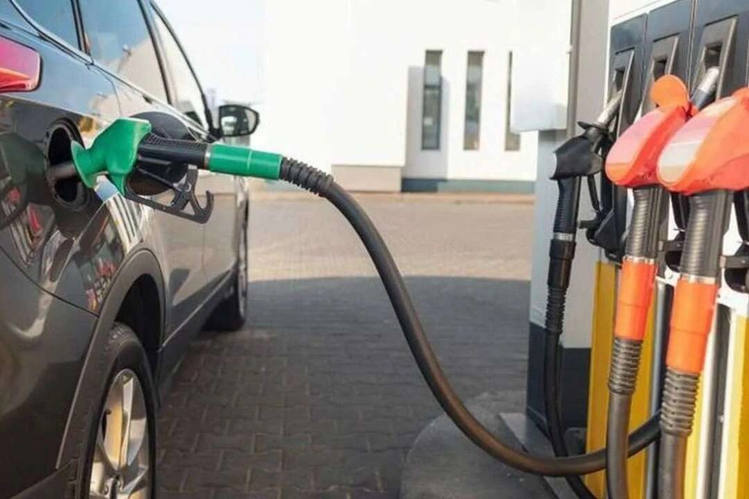 Akaryakıtta &Ouml;TV&rsquo;ye yeni ayar! Fiyat artarsa vergi azalacak, d&uuml;şerse artacak