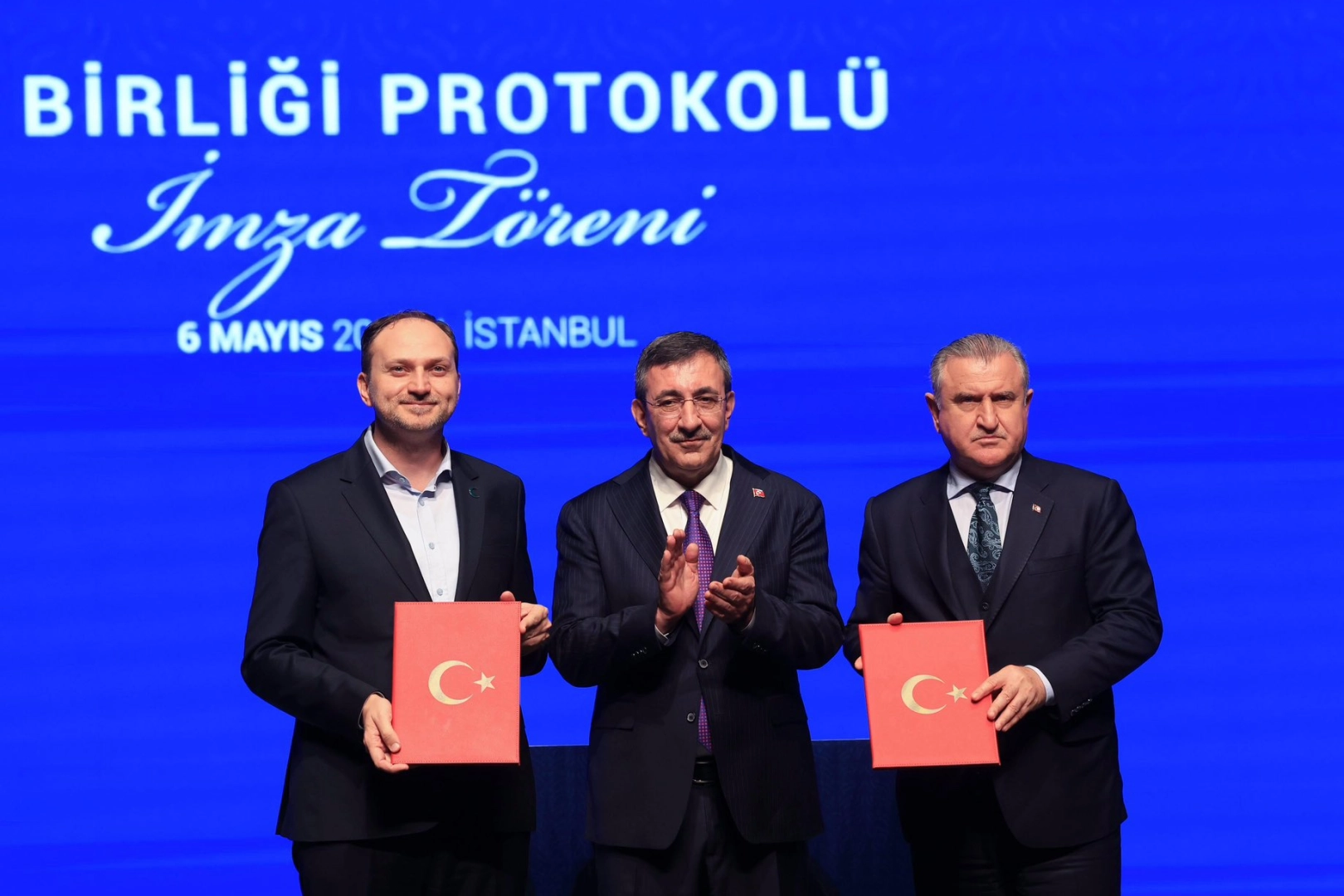 Bağımlılıkla m&uuml;cadelede yeni seferberlik... &ldquo;Adım Adım El Ele&rdquo;'nin startı İstanbul'dan verildi