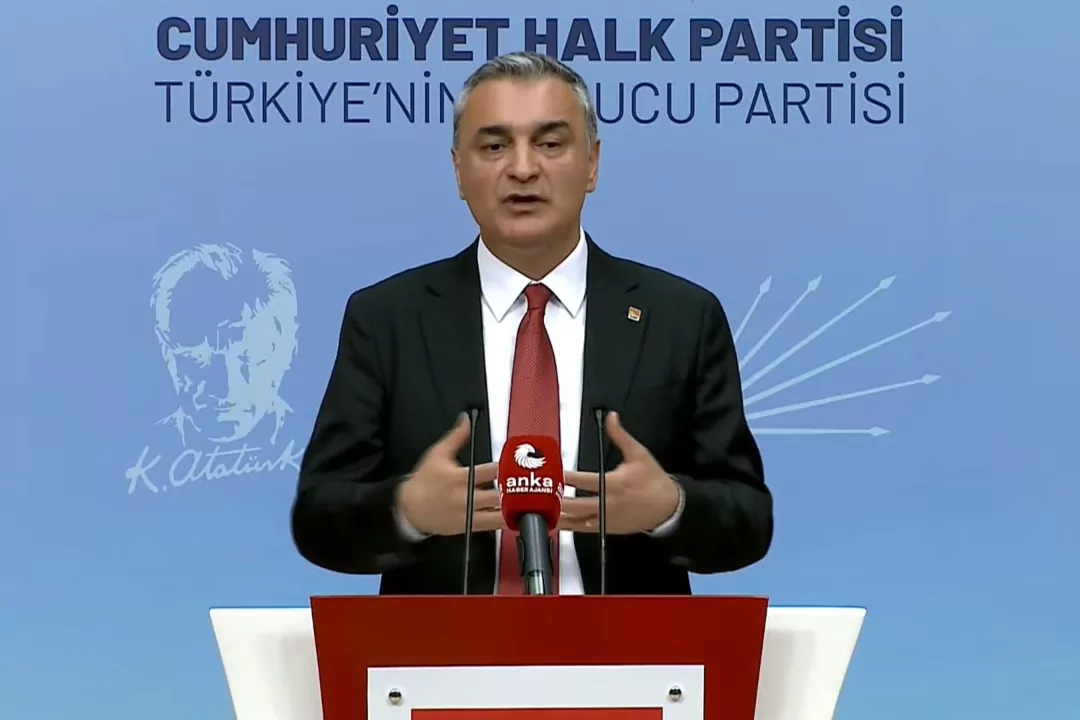 CHP S&ouml;zc&uuml;s&uuml; M&uuml;slim Sarı&rsquo;dan Mustafa Balbay&rsquo;a sert tepki! CHP kimsenin kişisel hesabına feda edilemez