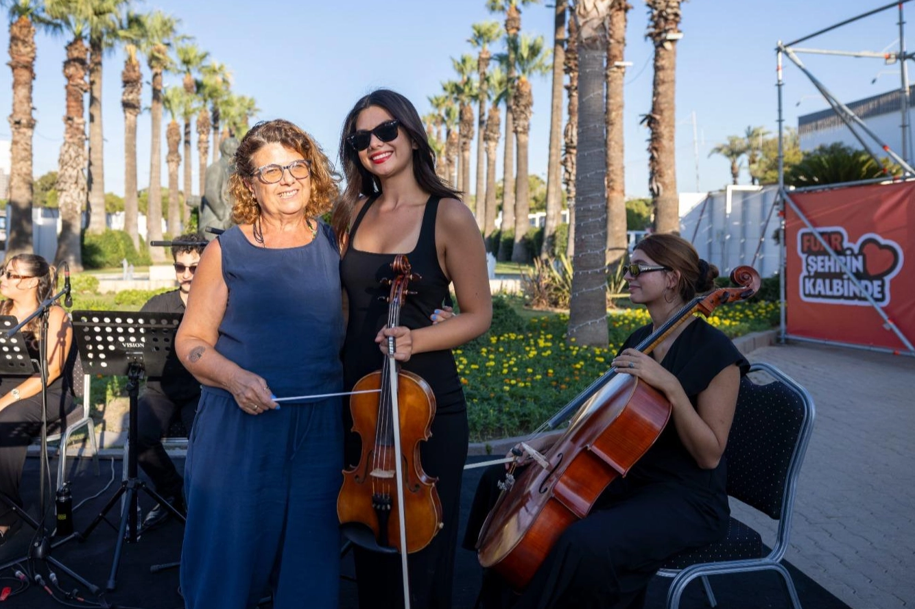 Kızı keman &ccedil;aldı, anne y&ouml;netti