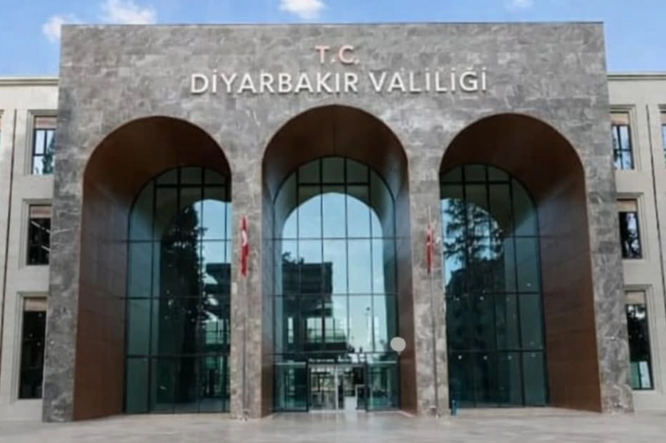 Diyarbakır&rsquo;da arazide erkek cesedi bulunmuştu... Valilikten a&ccedil;ıklama geldi
