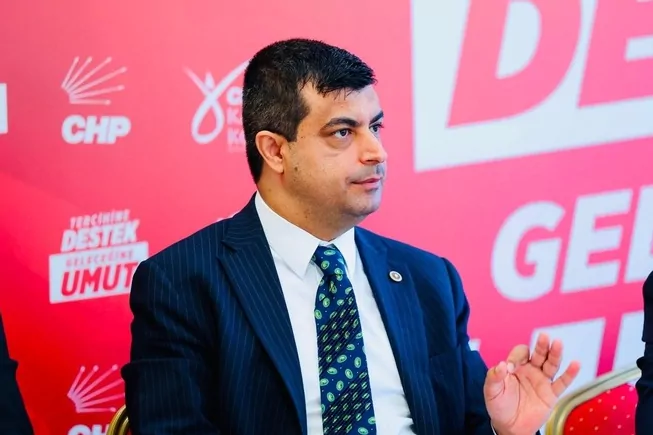 CHP&rsquo;de İzmir ve Cemil Tugay polemiği b&uuml;y&uuml;yor... Deniz Demir'den &Ouml;zg&uuml;r &Ouml;zel'e: İzmir halkından &ouml;z&uuml;r dile!