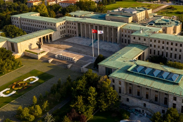 TBMM&rsquo;de bu hafta yoğun g&uuml;ndem... Trafik cezaları artıyor, Milli Parklara yeni yaptırımlar geliyor