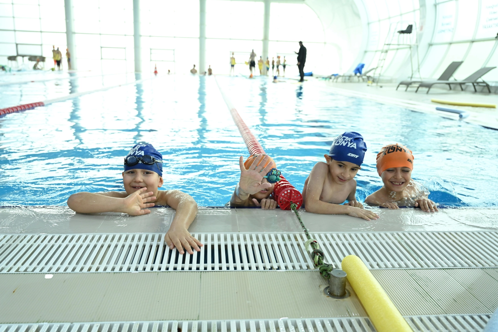 Konya'nın 20 il&ccedil;esinde 15 bin &ouml;ğrenci y&uuml;zme &ouml;ğreniyor