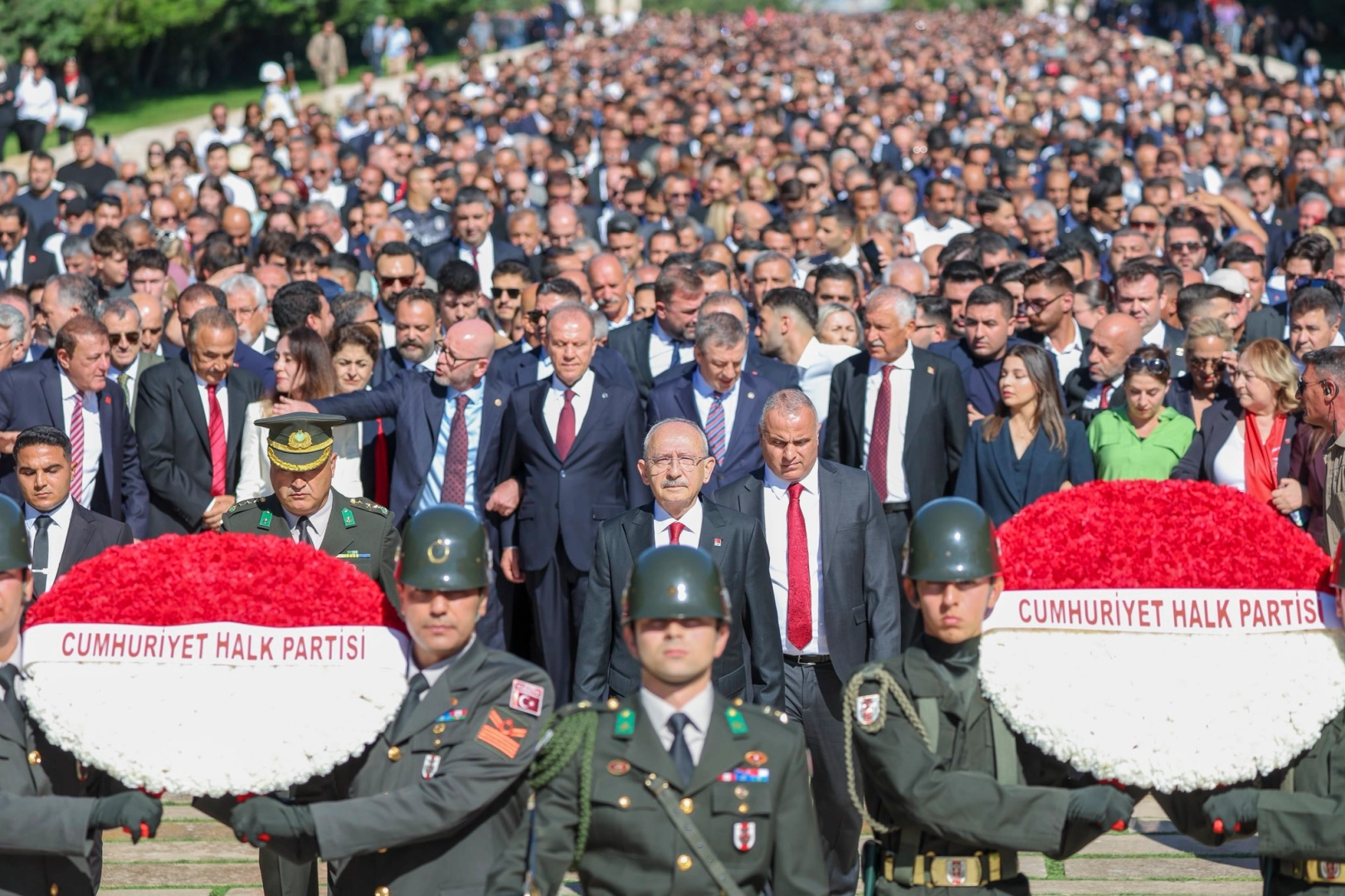 CHP&rsquo;nin 103. kuruluş yıl d&ouml;n&uuml;m&uuml;nde Anıtkabir&rsquo;de anlamlı t&ouml;ren