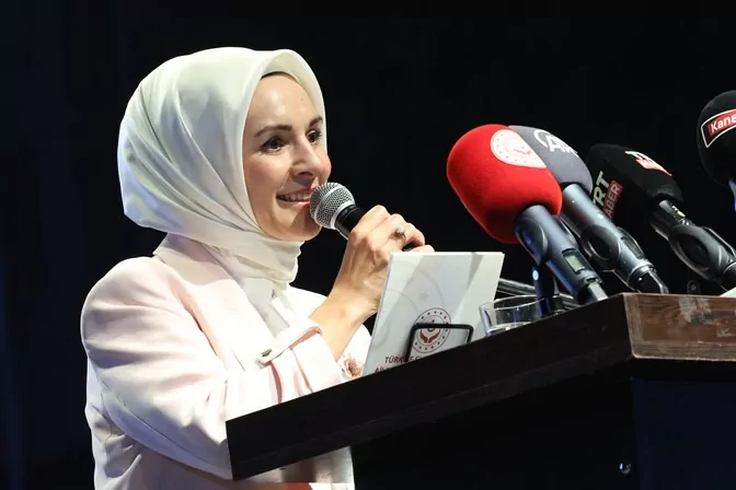 Bakan G&ouml;ktaş'tan aile ve &ccedil;ocuklara 'hayırlı olsun' paylaşımı