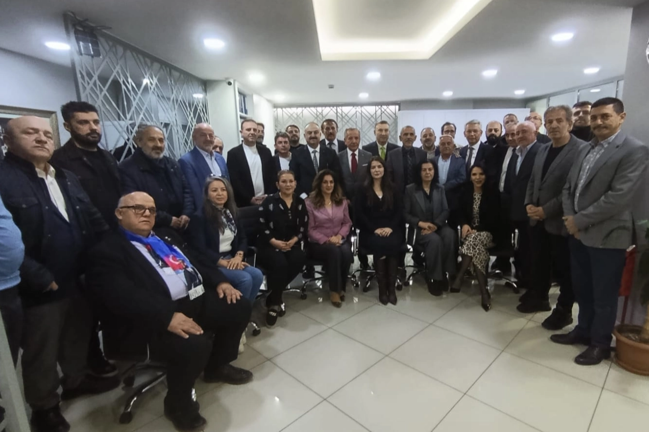 Uluslararası Esnaf Birliği'nde kurucu genel başkan g&uuml;ven tazeledi