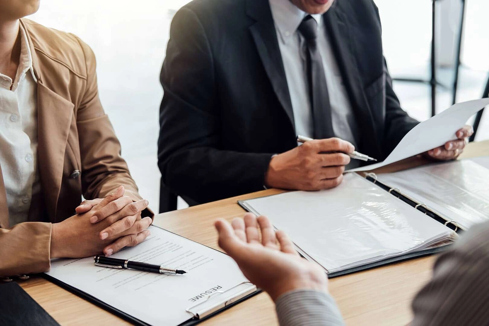 Arabuluculukta y&uuml;ksek uzlaşma oranı... Mahkemelerin iş y&uuml;k&uuml; azaldı