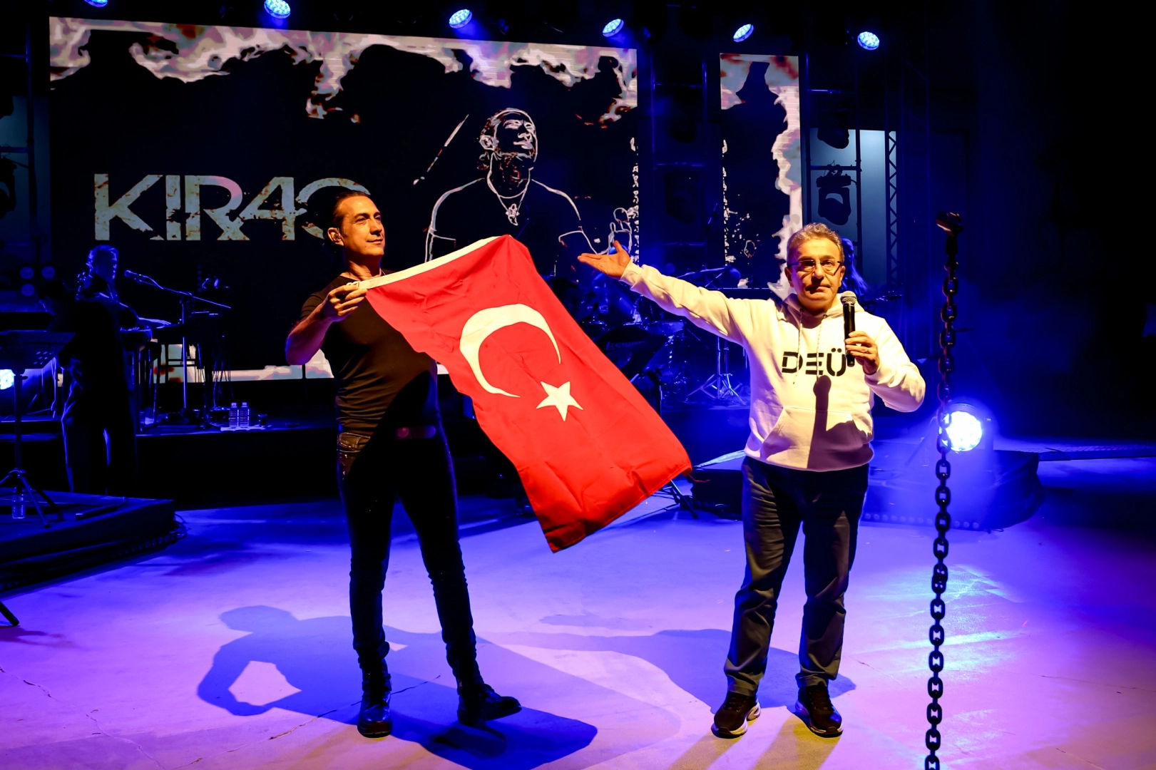 DE&Uuml;Fest'e 15 bin katılımlı coşku