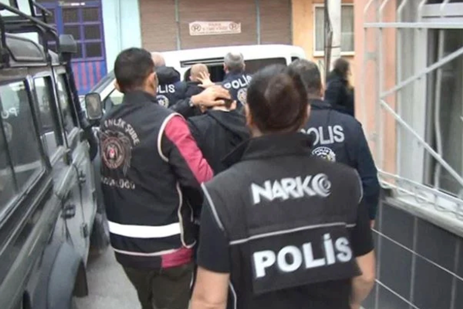 Diyarbakır merkezli 23 ilde uyuşturucu operasyonu: 405 ş&uuml;pheliye darbe!