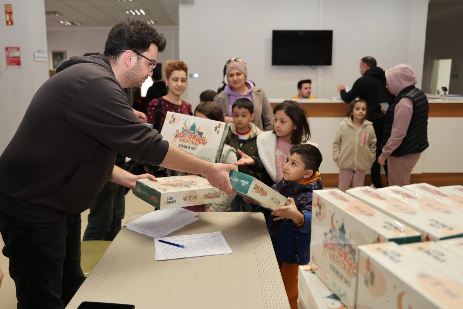 Konya'da ilk oru&ccedil; hediyeleri dağıtıldı