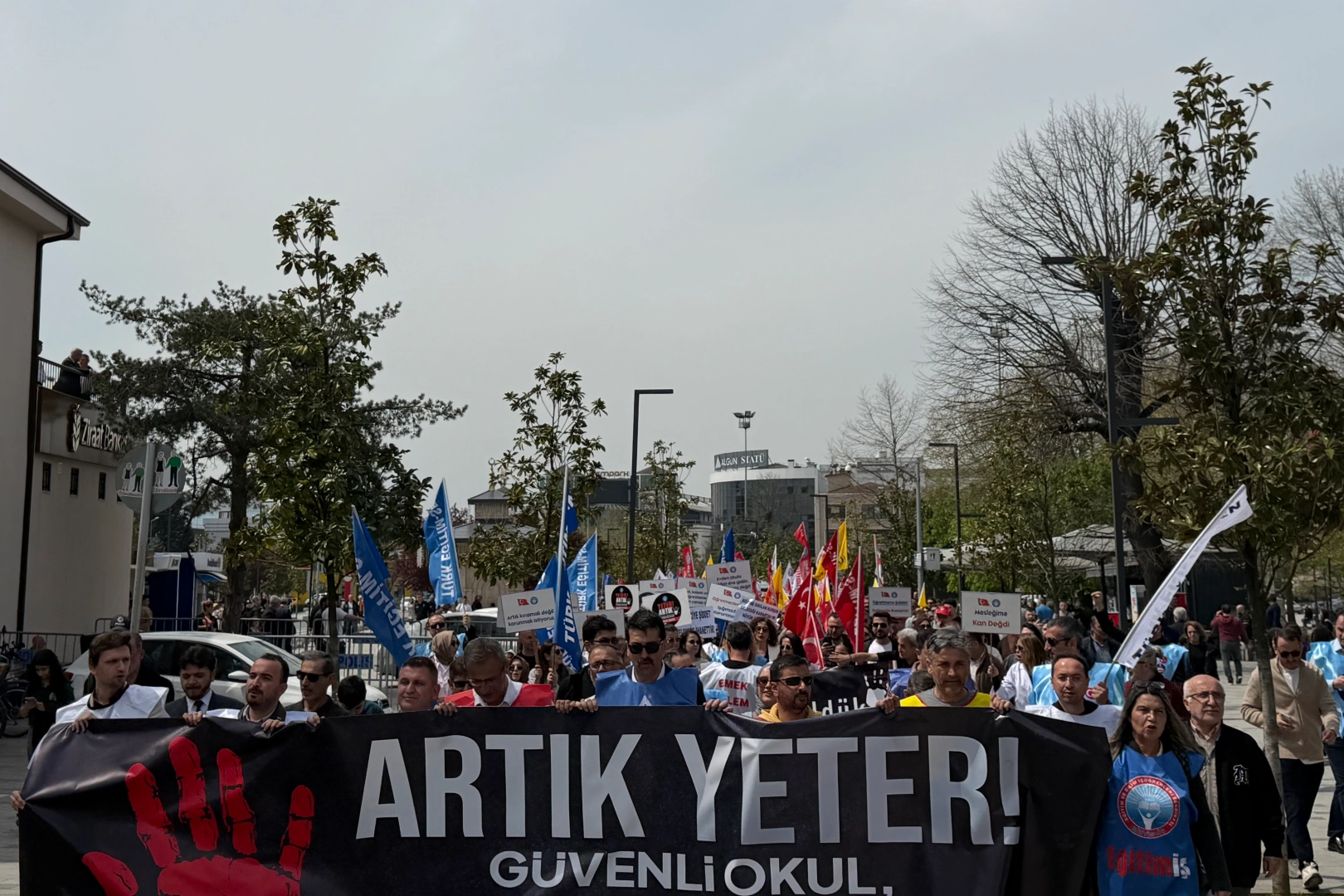 Okullarda şiddete tepki!  eğitim sendikalarından 'yeter' &ccedil;ağrısı
