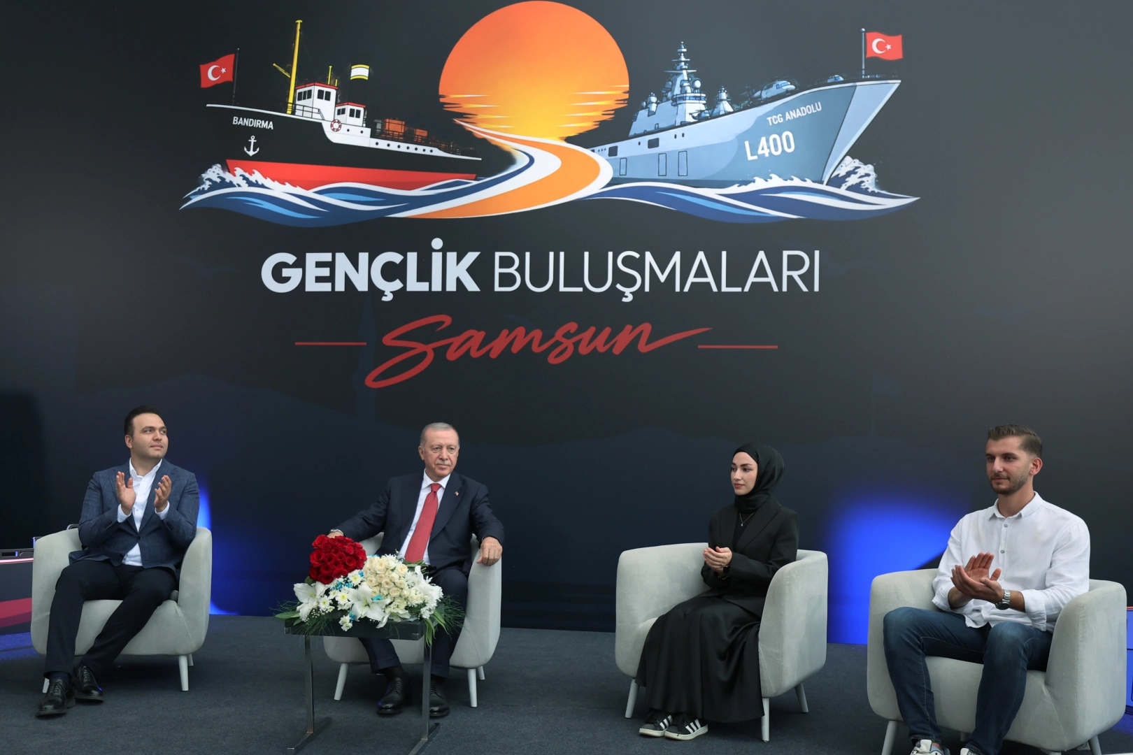 Cumhurbaşkanı Erdoğan: Geleceğin T&uuml;rkiyesi'ni gen&ccedil;ler hazırlayacak