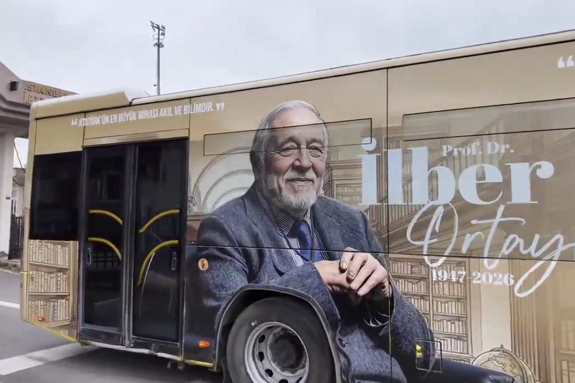 İETT'den İlber Ortaylı'ya 'saygı otob&uuml;s&uuml;'