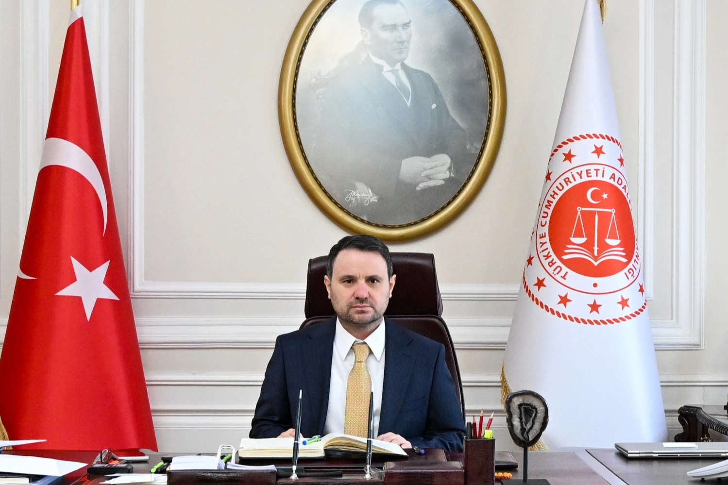 Bakan G&uuml;rlek&rsquo;ten şehit polisler i&ccedil;in taziye