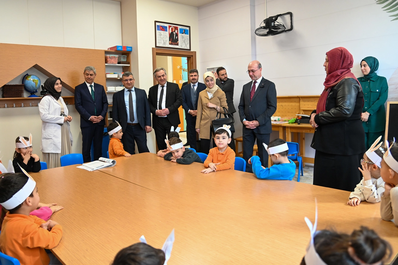 Konya Sel&ccedil;uklu&rsquo;da eğitim yatırımları yerinde incelendi