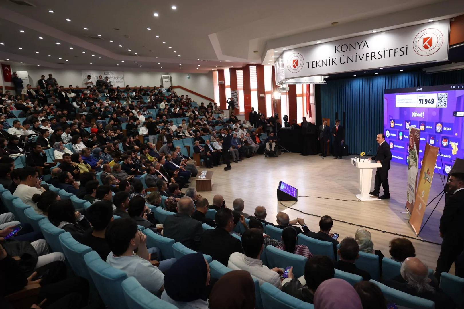 Konya&rsquo;da Başkan Altay gen&ccedil;lerle bir araya geldi