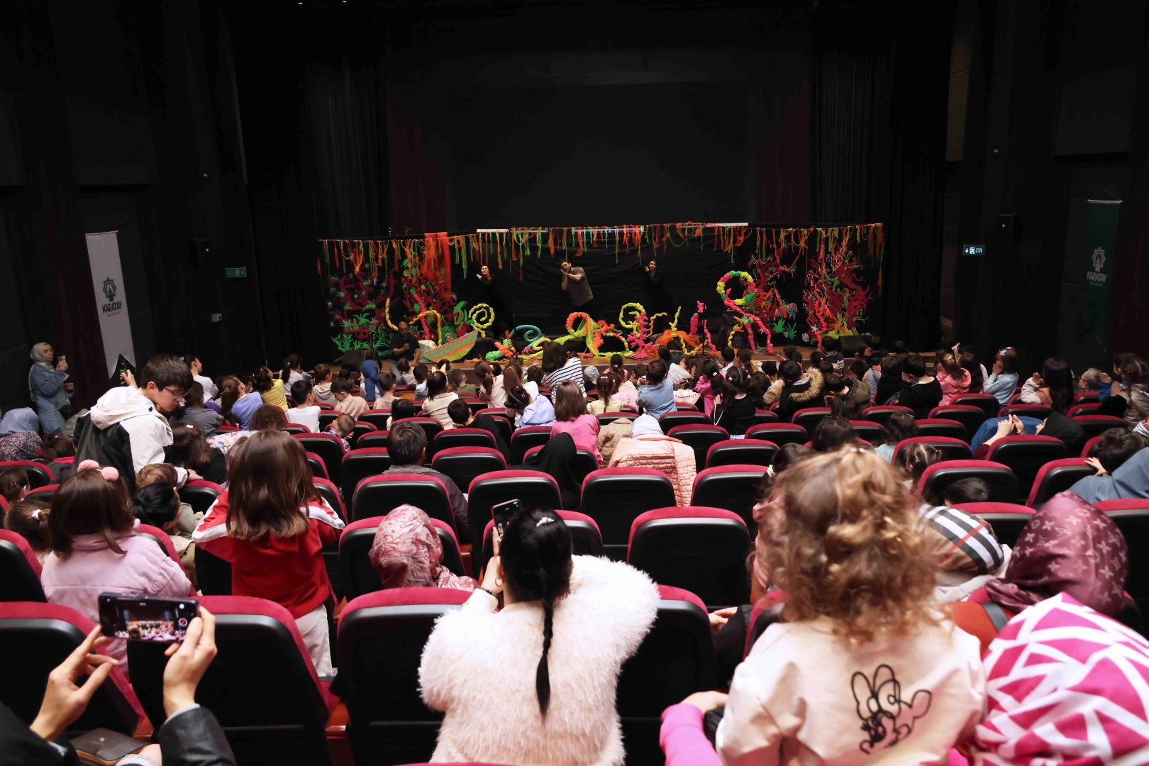 Konya&nbsp;Karatay&rsquo;da &ccedil;ocuklar tiyatroda buluşuyor