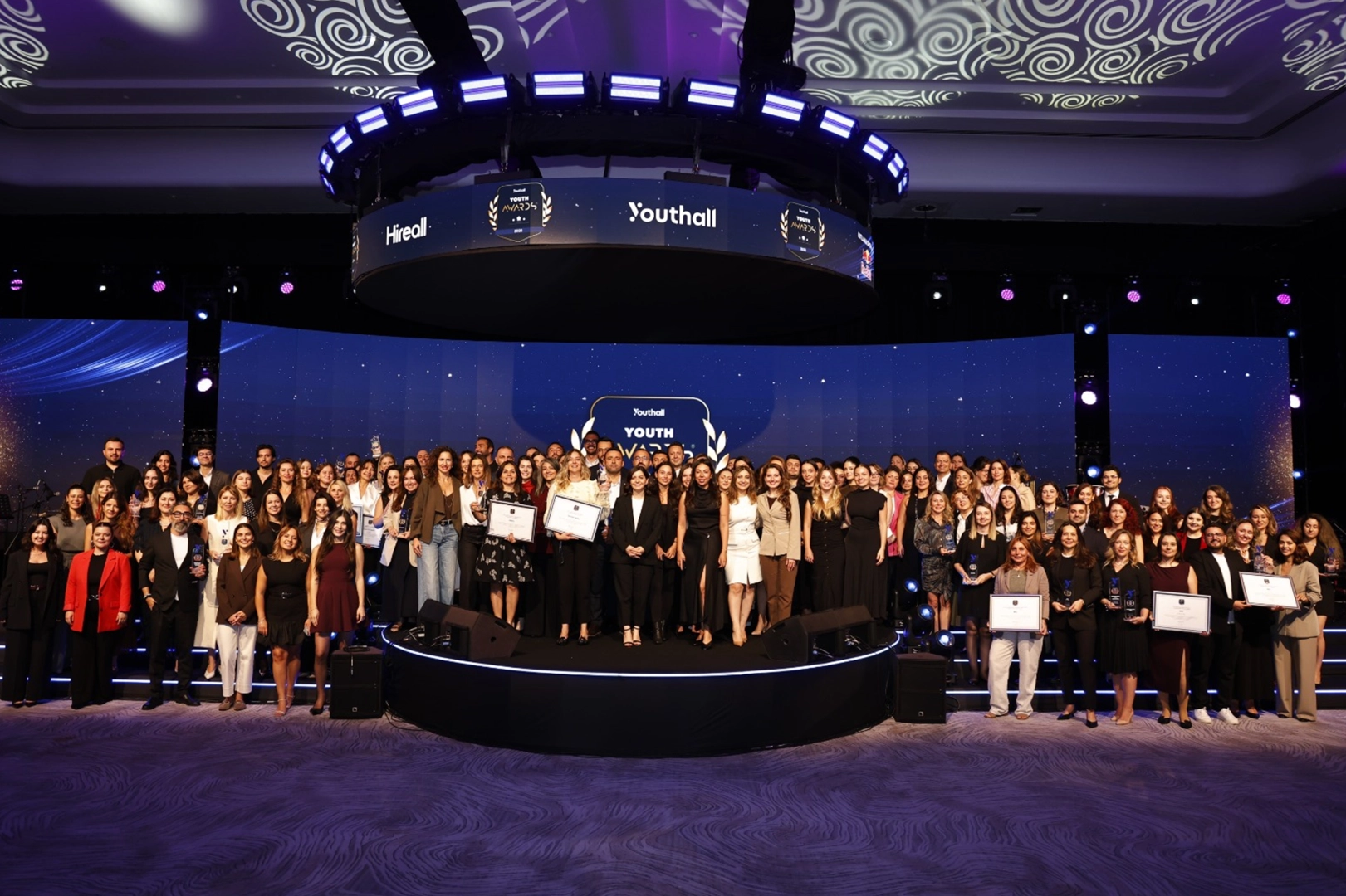 İşte gen&ccedil;lerin en &ccedil;ok tercih ettiği şirketler... Youth Awards 2026 sonu&ccedil;landı
