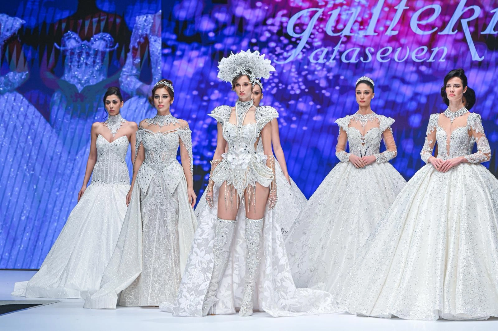 IF Wedding Fashion İzmir&rsquo;de moda r&uuml;zgarına devam