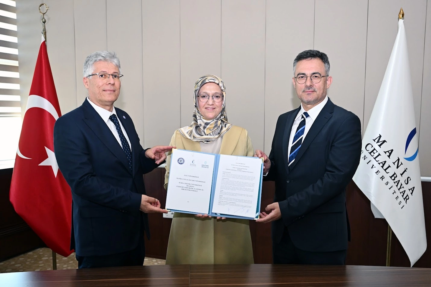 &Uuml;&ccedil; &uuml;niversiteden ortak s&uuml;rd&uuml;r&uuml;lebilirlik i&ccedil;in g&uuml;&ccedil; birliği