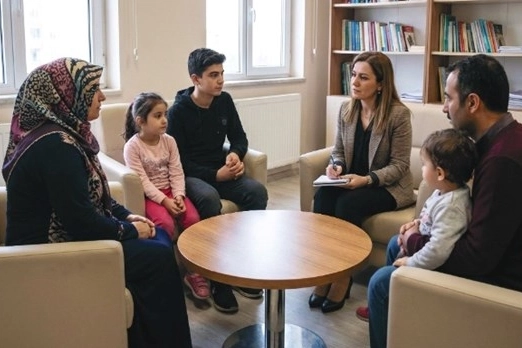 Danışmanlık hizmetleriyle ailelere &uuml;cretsiz destek.. 81 ilde hizmete devam