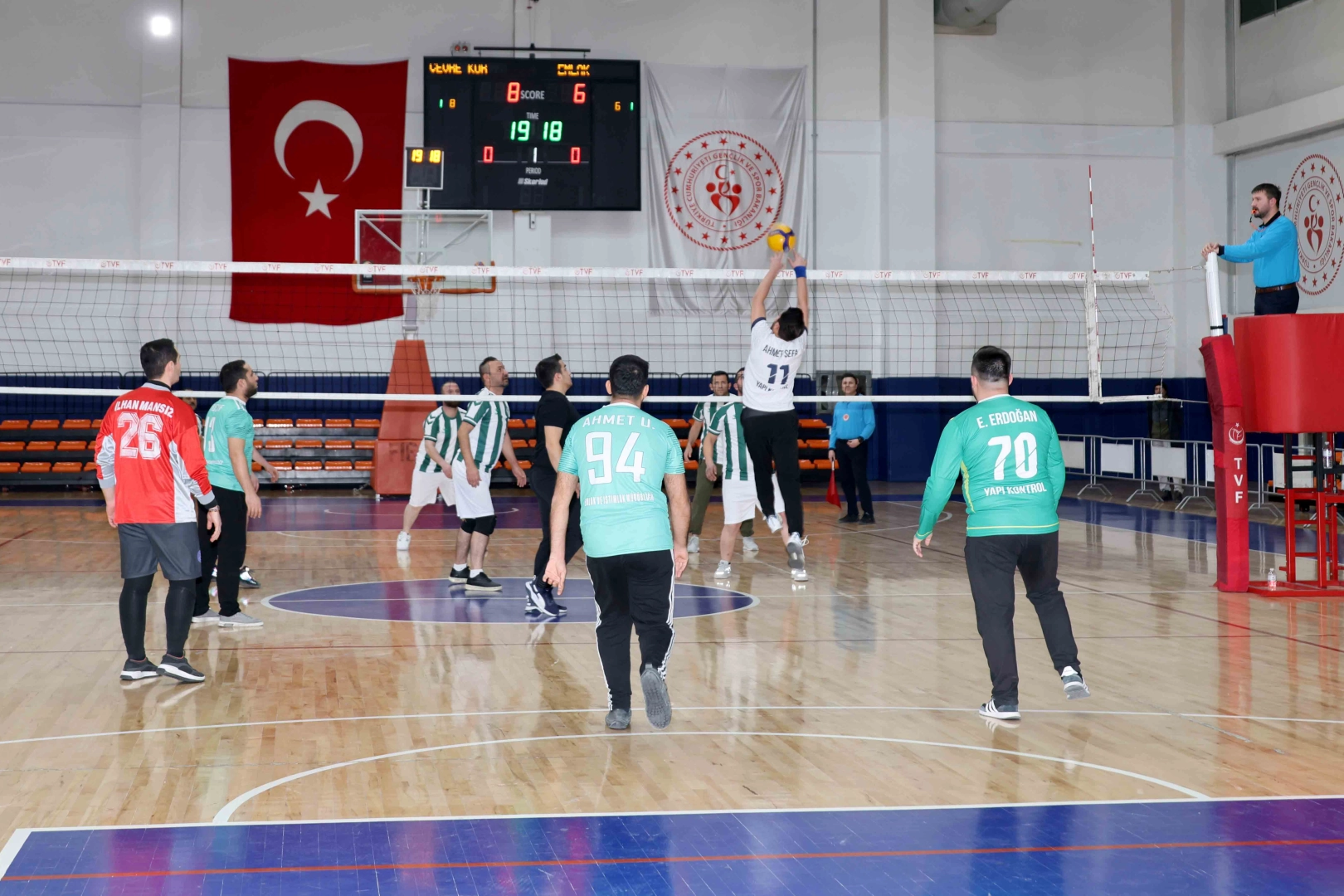 Karatay&rsquo;da birimler arası voleybol turnuvası başladı