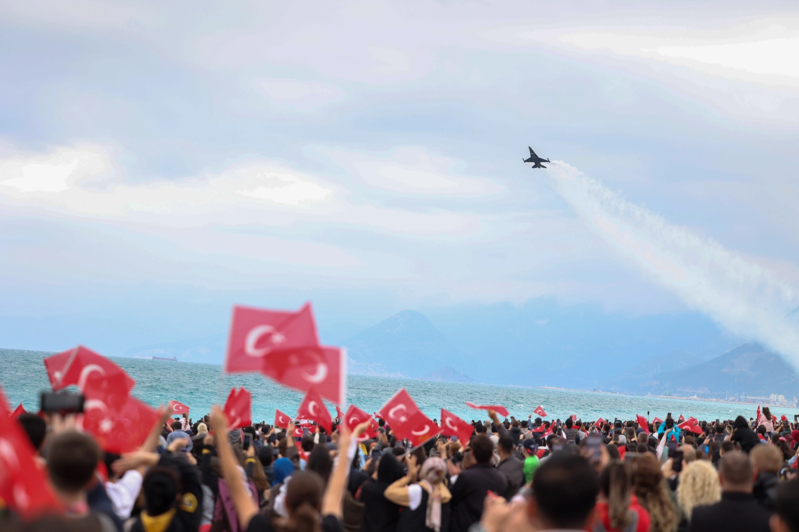 SOLOT&Uuml;RK Konyaaltı&rsquo;nda nefes kesti