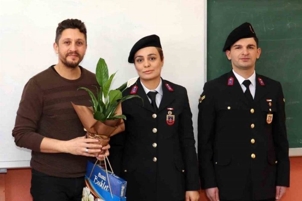 Ağrı Jandarması'ndan şehit yakını öğretmenlere ziyaret