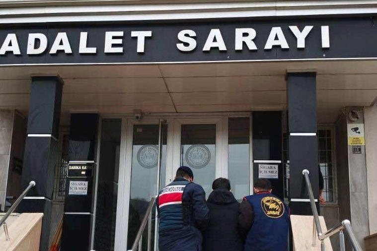 JASAT 600 g&uuml;venlik kamerasını izleyerek 3 saatte sahte Jandarmayı buldu!