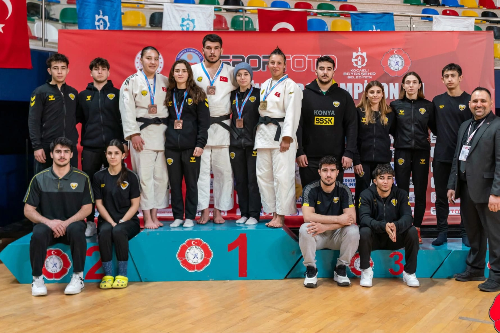 Konya bisiklette zirvede, judoda k&uuml;rs&uuml;de