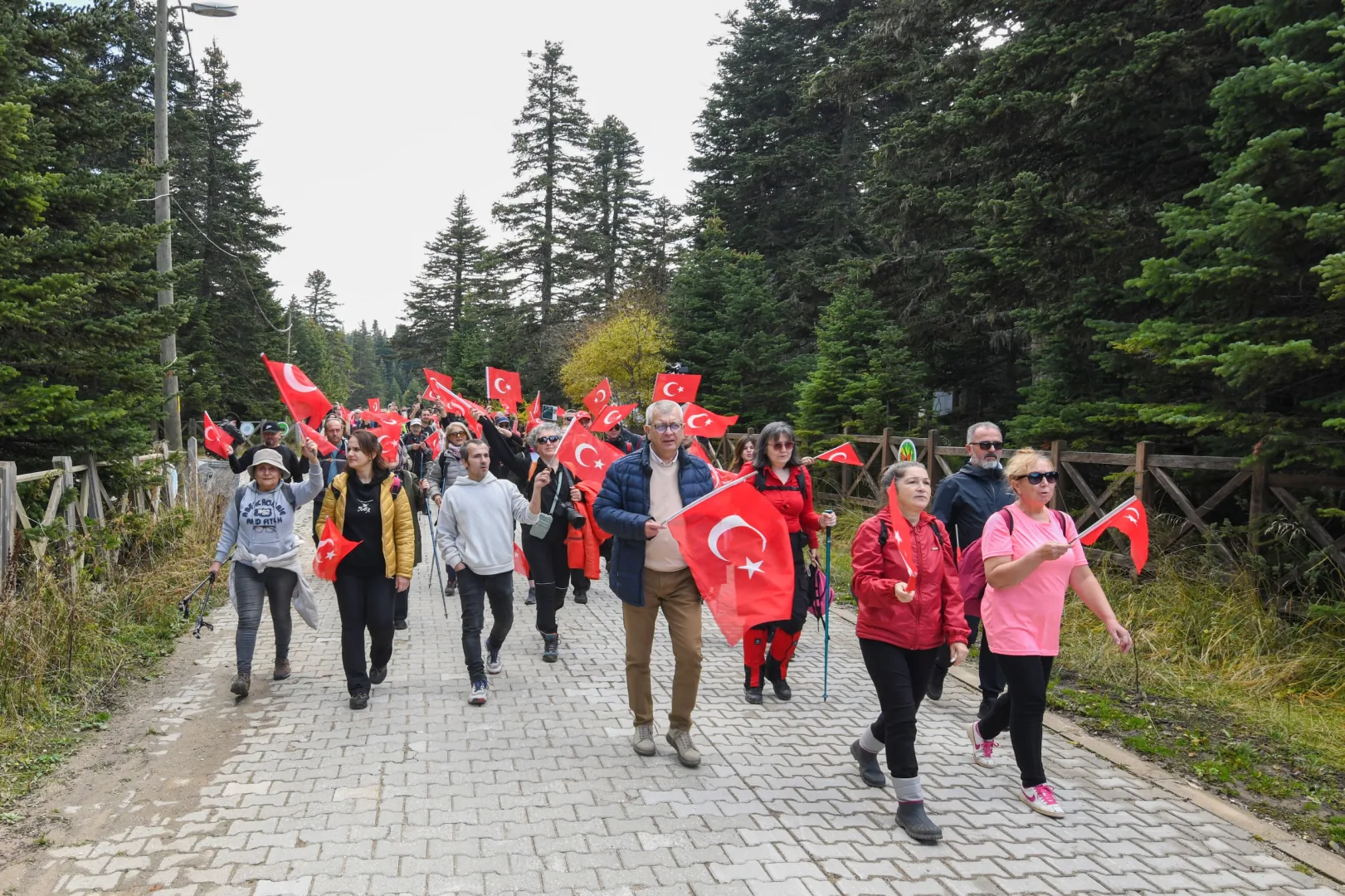 Cumhuriyet coşkusu Uludağ&rsquo;ın zirvesinde yaşandı