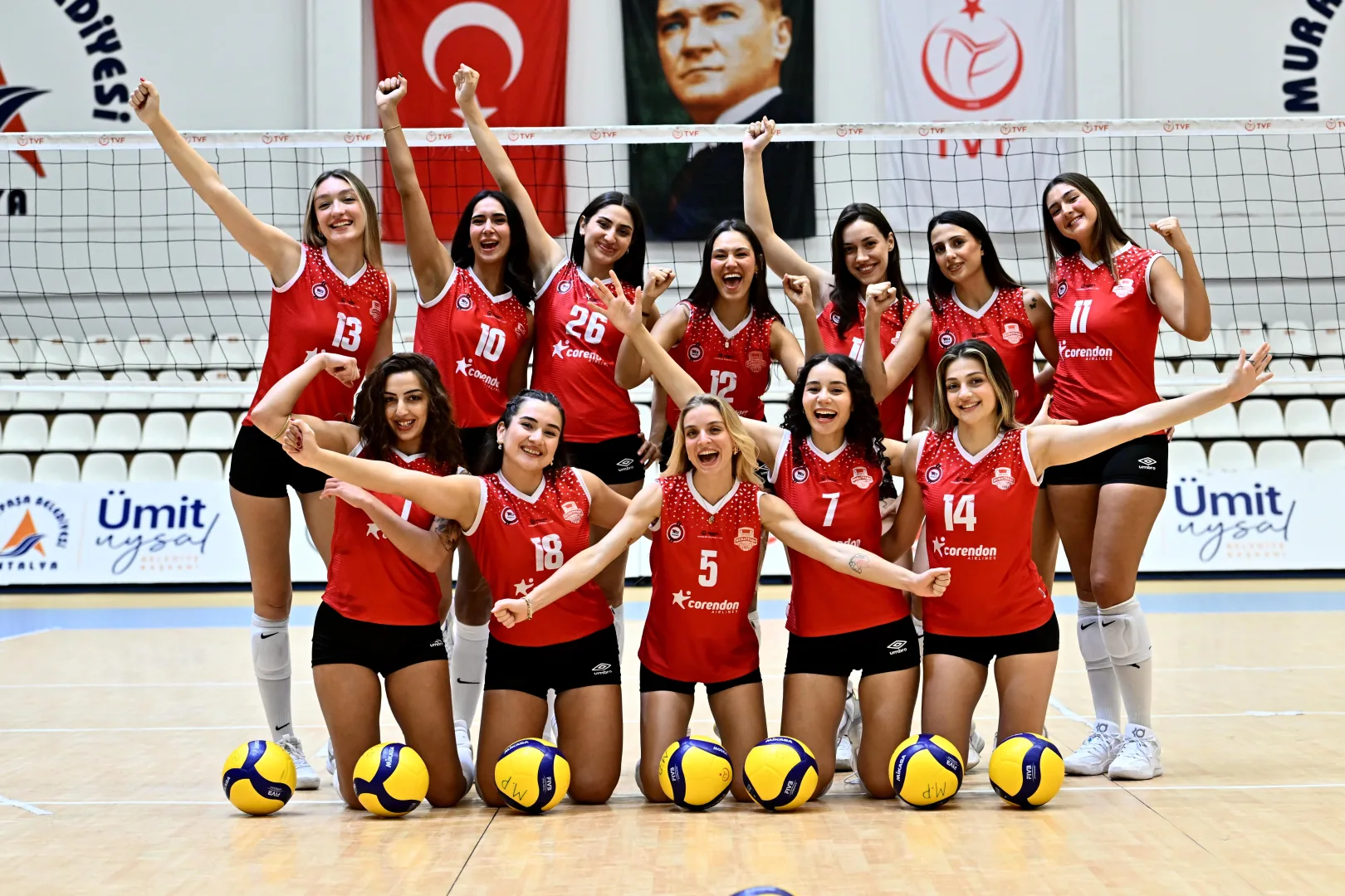 Antalya'da Muratpaşa'nın Sultanları sahadan 3-0&rsquo;lık galibiyetle ayrıldı