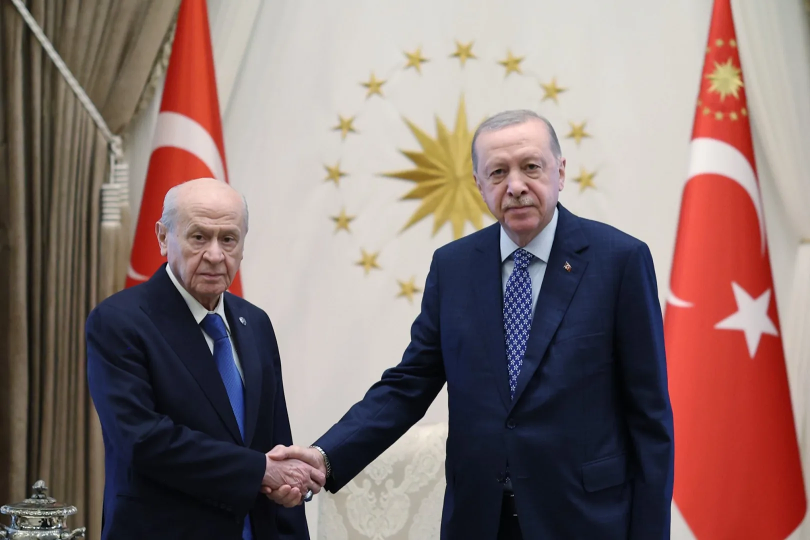 Erdoğan, Bah&ccedil;eli&rsquo;yi K&uuml;lliye'de kabul etti