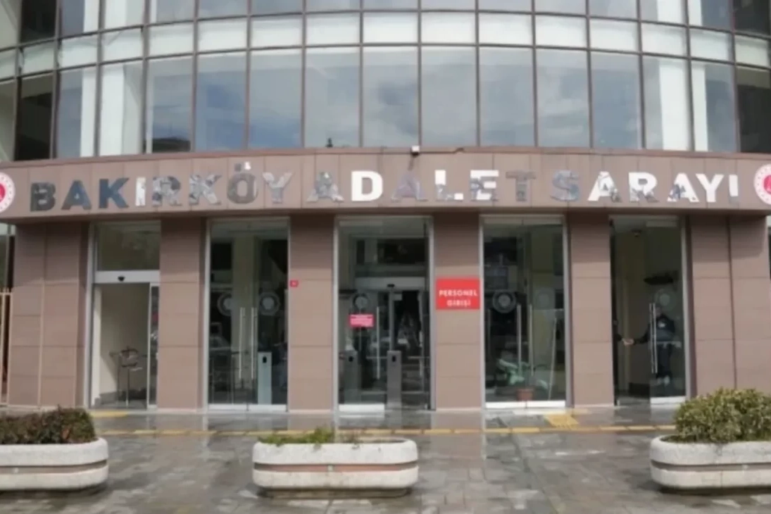 Bakırk&ouml;y Cumhuriyet Başsavcılığı a&ccedil;ıkladı... Aziz İhsan Aktaş duruşmasındaki g&ouml;r&uuml;nt&uuml;lere soruşturma a&ccedil;ıldı