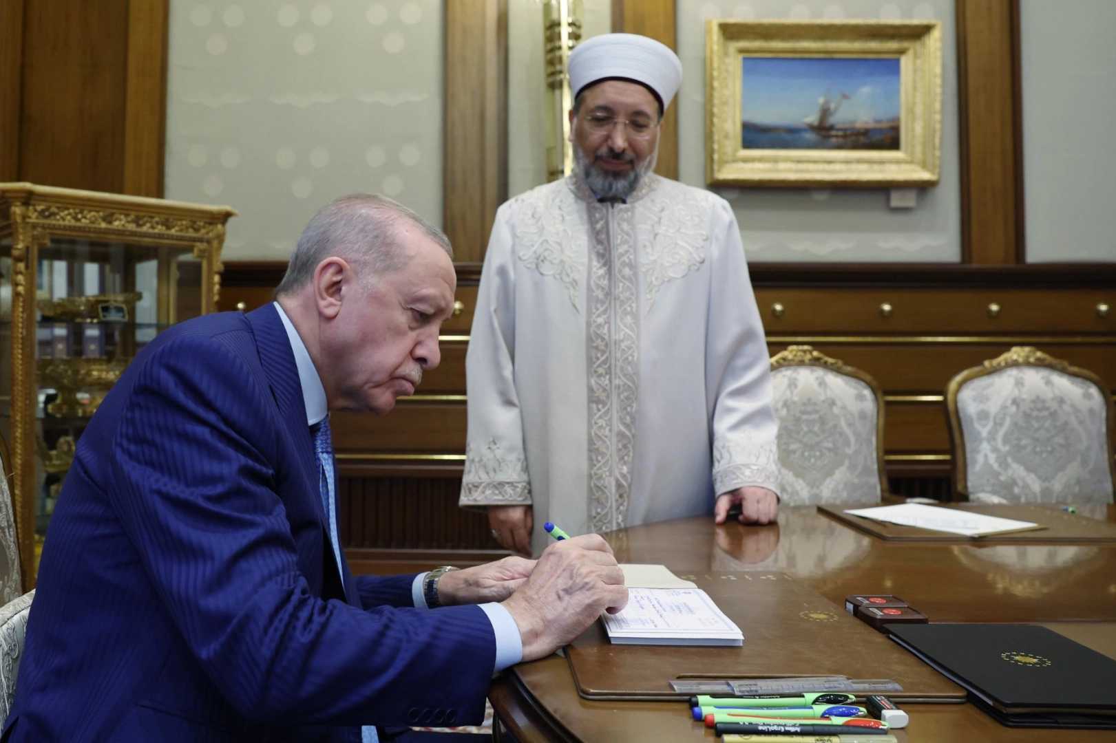 Cumhurbaşkanı Erdoğan kurban vek&acirc;letini TDV'ye verdi