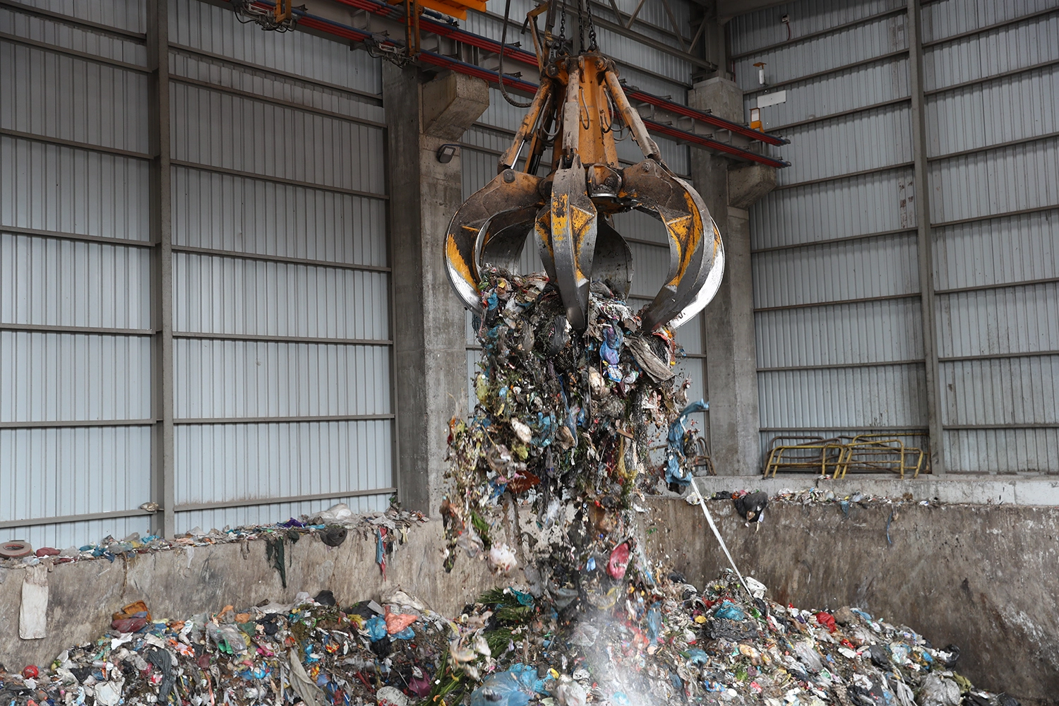 Sakarya'da 30 bin hanenin elektriğini d&ouml;n&uuml;ş&uuml;mle &uuml;rettiler