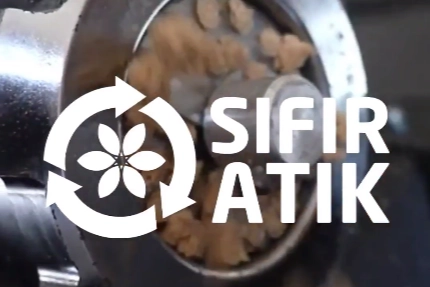 Bakan &Ccedil;ift&ccedil;i'den sıfır atık mesajı... Atıktan 18 ton mama &uuml;retimiyle israfa karşı yeni adım