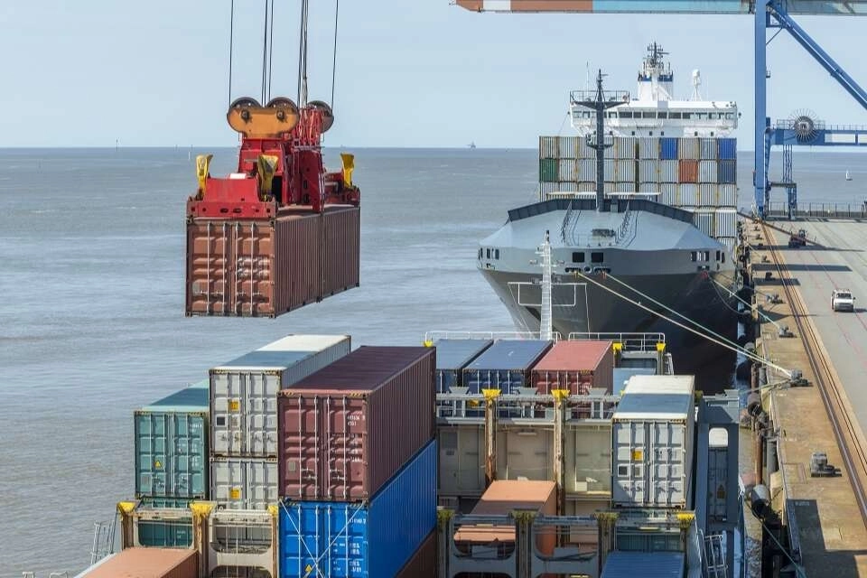 Dış ticaret a&ccedil;ığı yıllık y&uuml;zde 56 arttı!