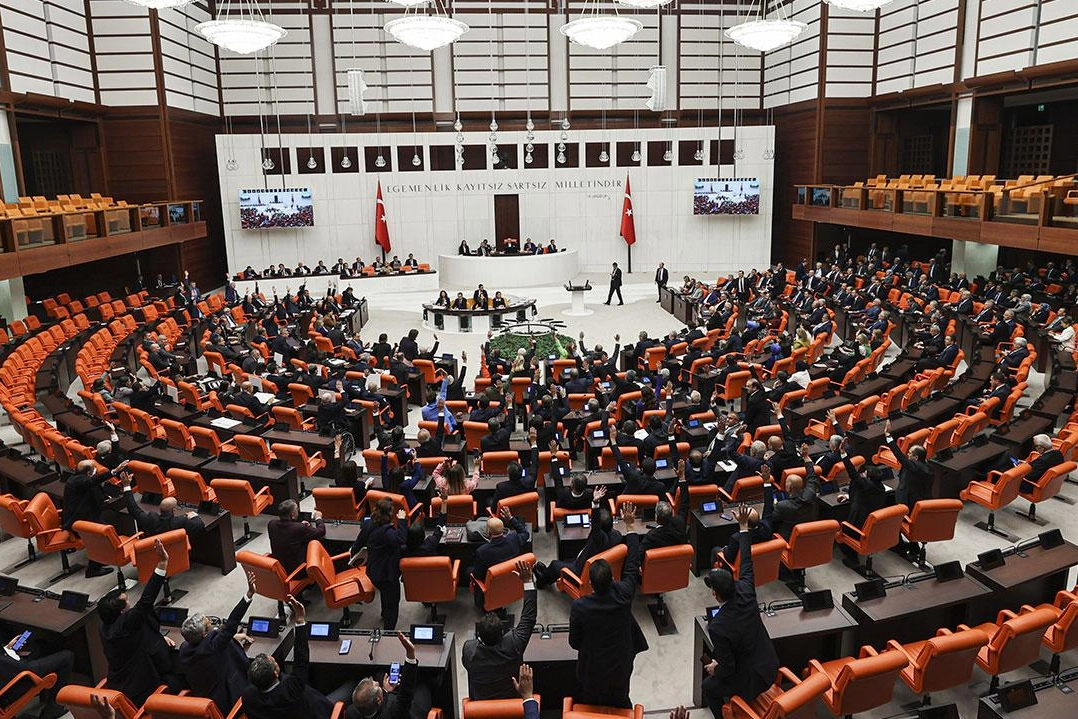 TBMM'de &ouml;ğrenci affı teklifinde ilk 13 madde kabul edildi... Akademik sahteciliğe ağır yaptırım