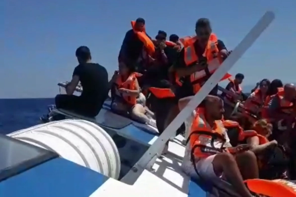 T&uuml;rkiye'den Yavru Vatan'a arama kurtarma desteği...  5 y&uuml;zer unsur ile 2 helikopter b&ouml;lgede