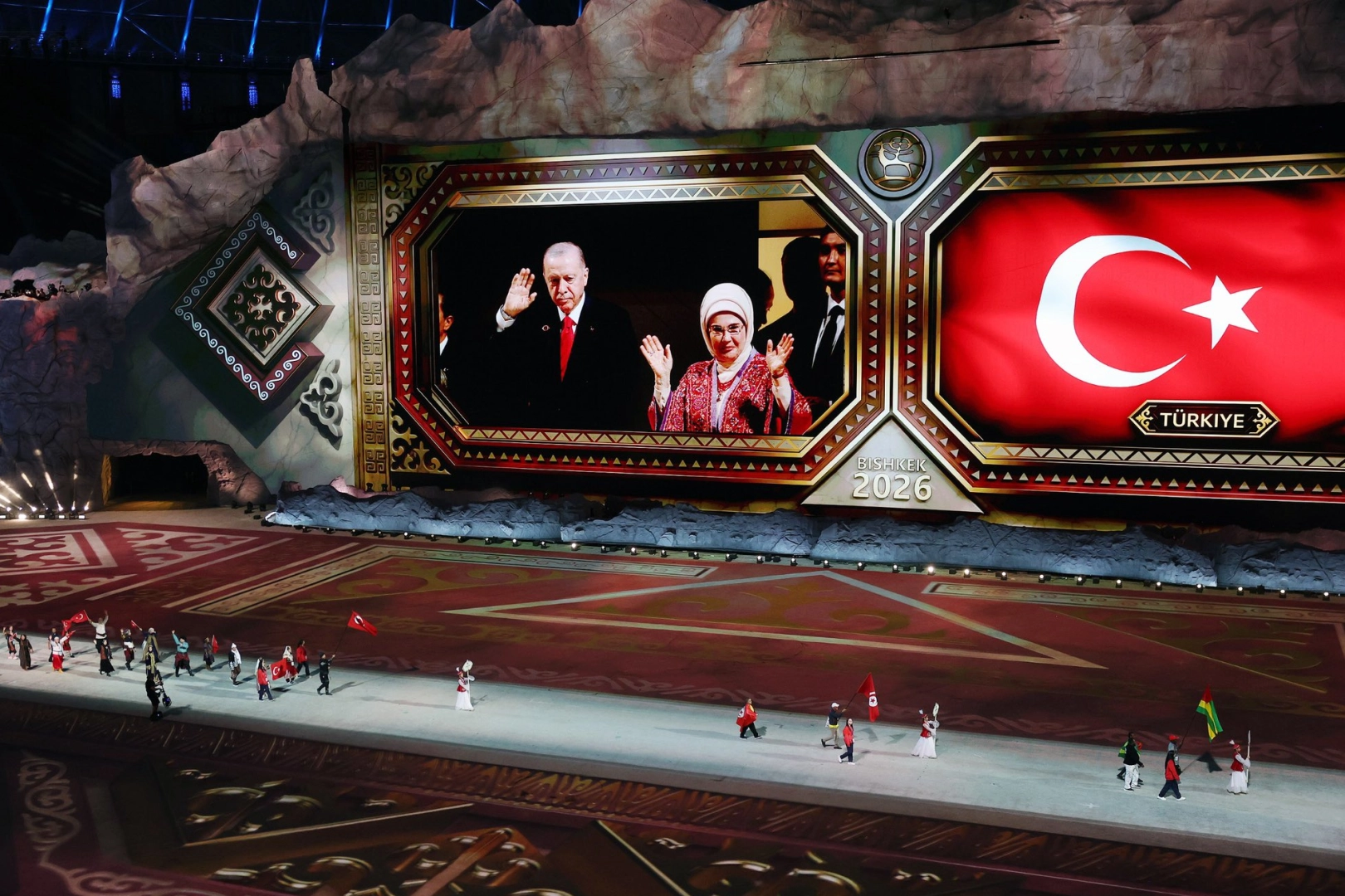 D&uuml;nya G&ouml;&ccedil;ebe Oyunları'nın a&ccedil;ılışını liderlerle birlikte izledi