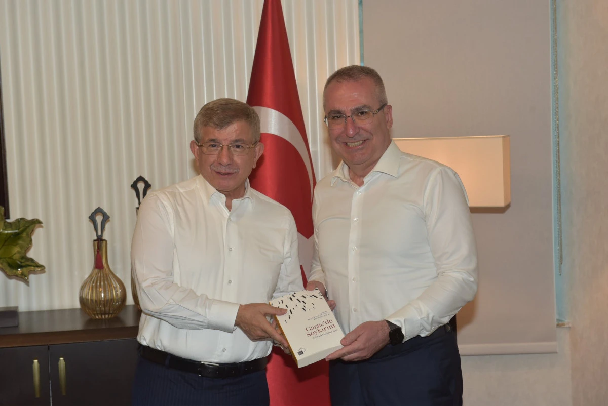 Ahmet Davutoğlu Hakkındaki Soruşturmaya İlişkin Avukatından Resmi A&ccedil;ıklama